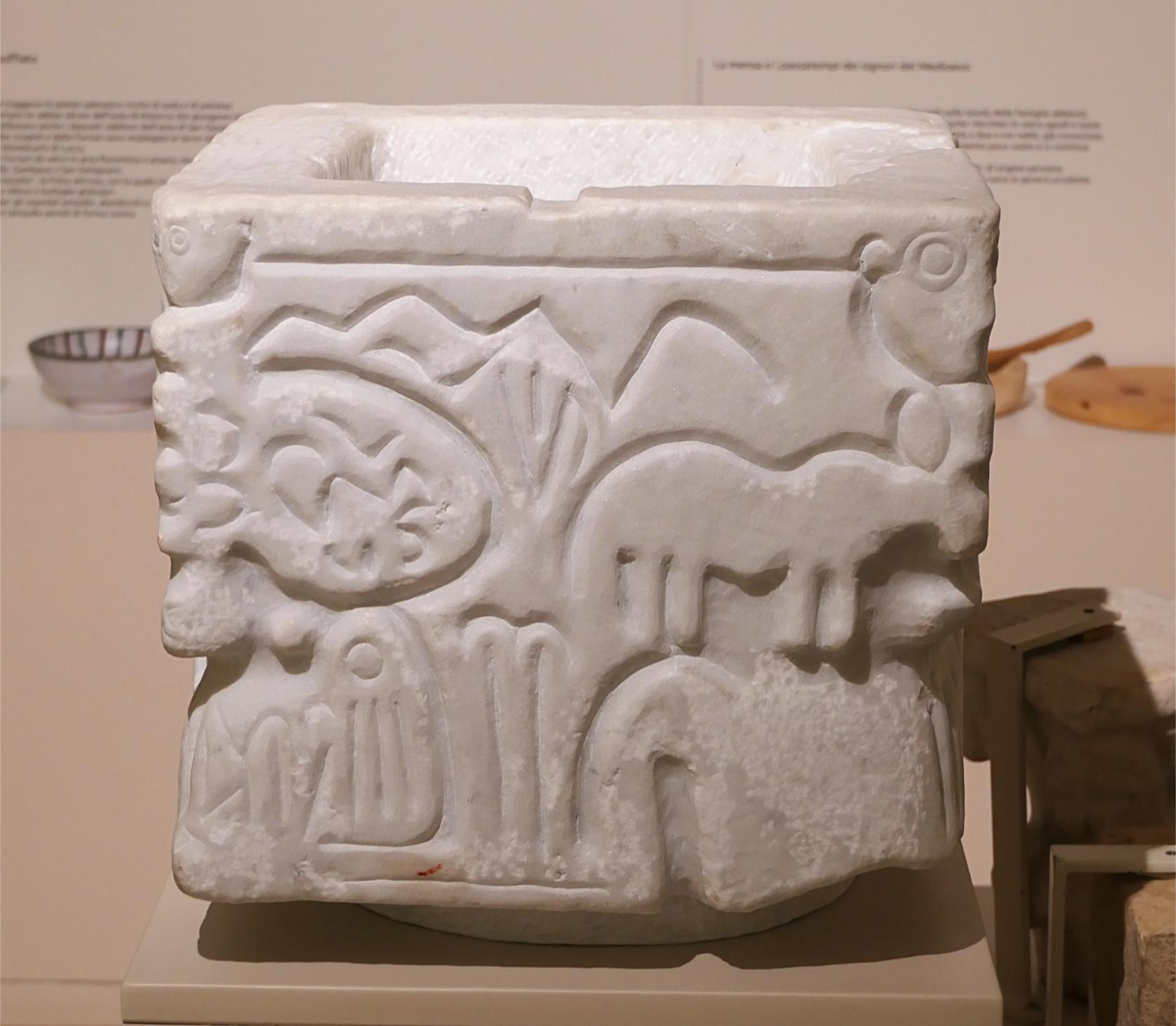 urna_cineraria_marmo_museoArcheologico_camaiore